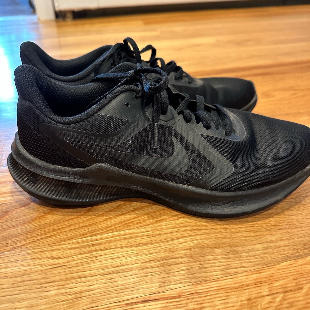 Black Nike Running Shoes - Size 9
